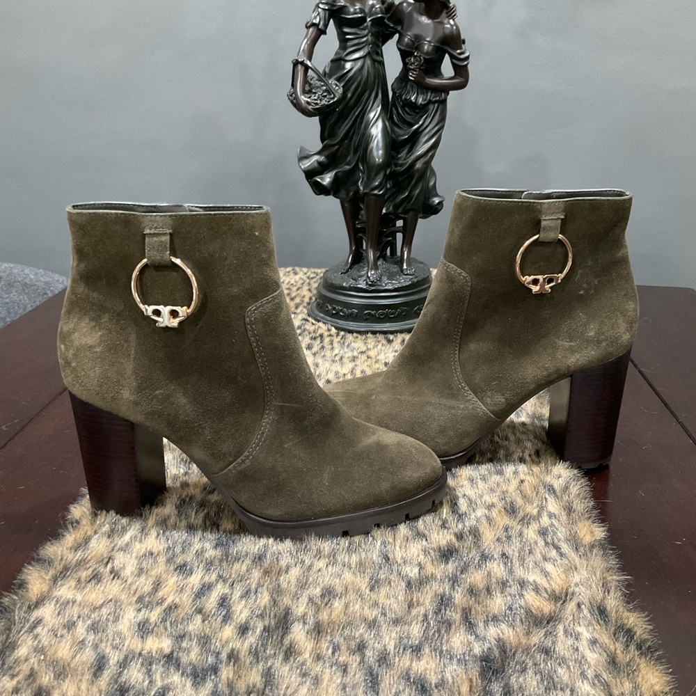 TORY BURCH OLIVE GREEN SUEDE BOOTS